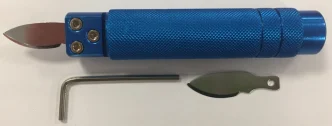 Coltello apricasse. manico in alluminio antiscivolo. 1 lama di ricambio - Watch case opener knife. non-slip aluminium handle + 1 spare blade